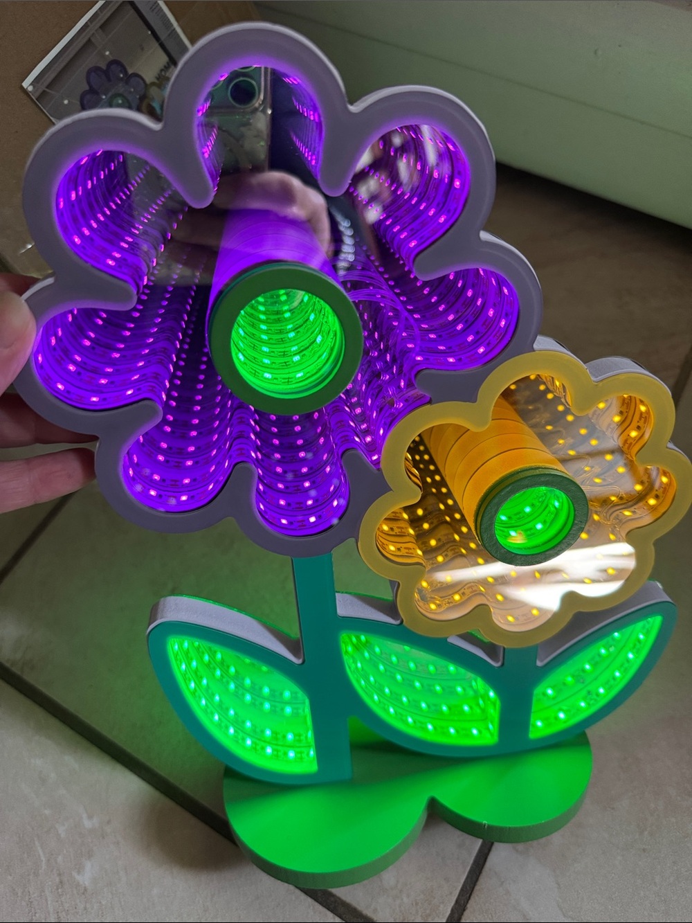 Infinity Mirror Magic Decor LED Flowers - Picture 10 of 10